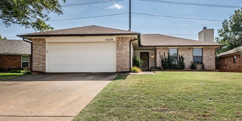 Edmond House: 1420 Creston Way