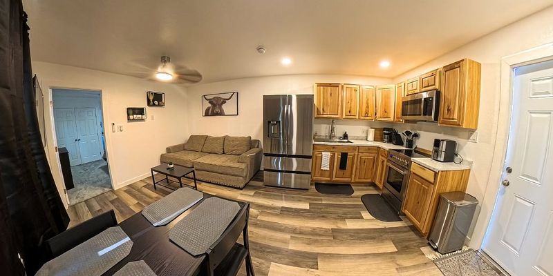 Aztec Apartment: 1719 W Aztec Blvd