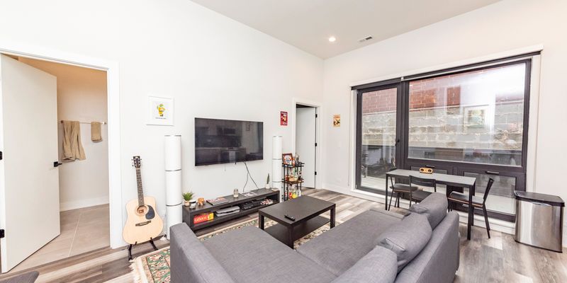 Chicago Apartment: 2317 N Clark St