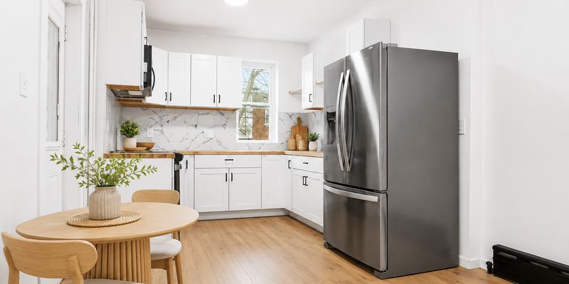 Lancaster House: 826 N Plum St