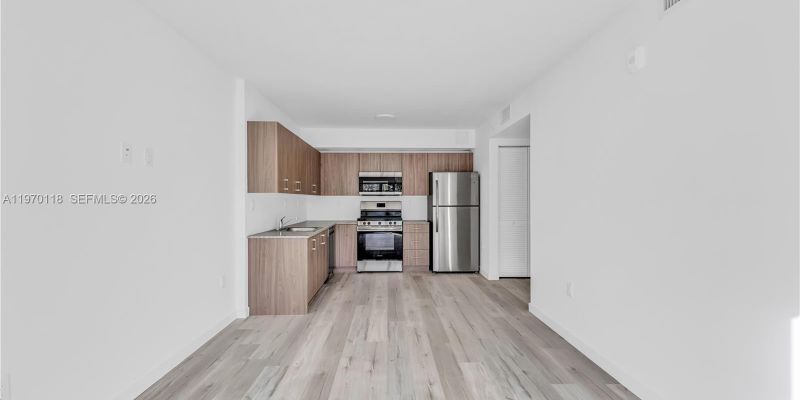 Miami Apartment: 175 NW 160th St