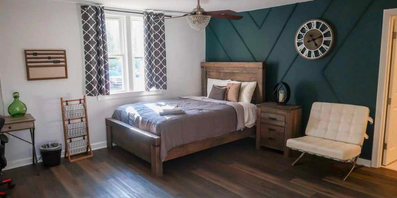 Lexington Apartment: 200 E Maxwell St