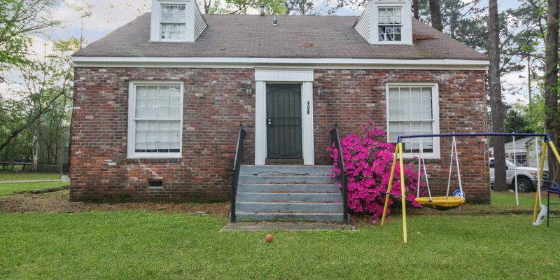 Jackson House: 408 Northside Cir
