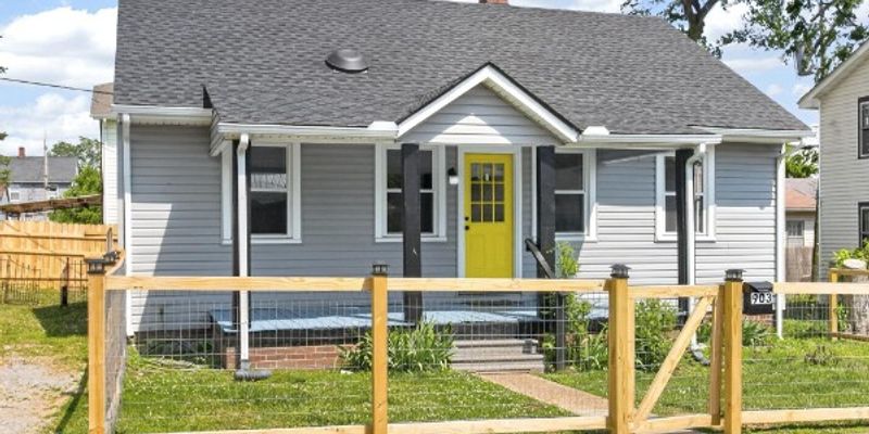 Old Hickory House: 903 Berry Street