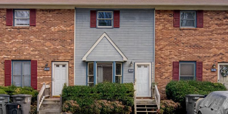 Winston-Salem House: 828 Brickwood Ct