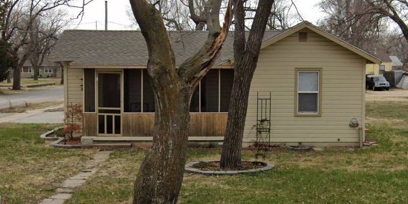 Hutchinson House: 1501 Prairie St