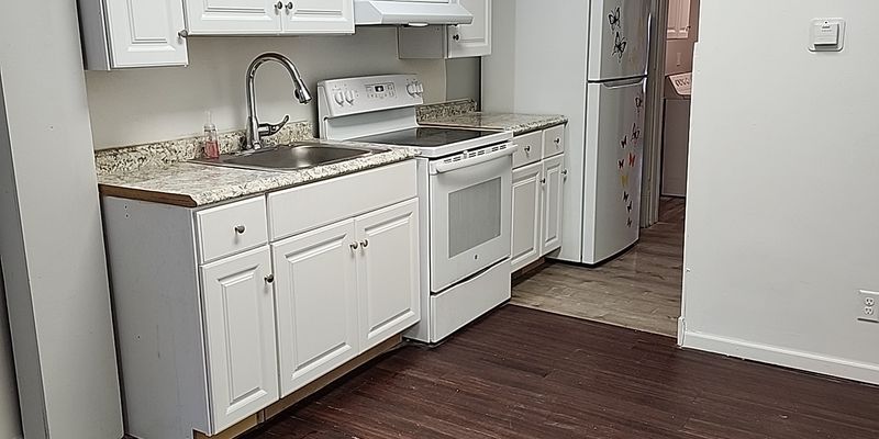 McGregor Apartment: 1 N Maddy St