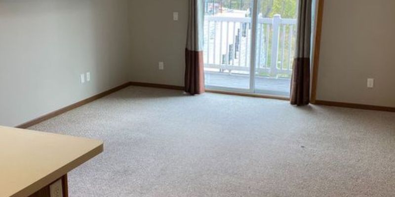 Iowa City House: 231 Woodside Dr