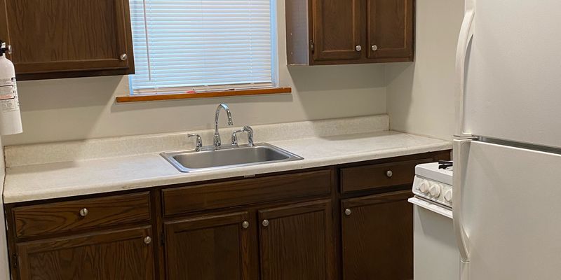 Monaca Apartment: 415 14th St