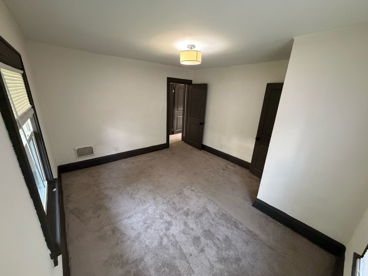 1130 Wilson Ave photo 22