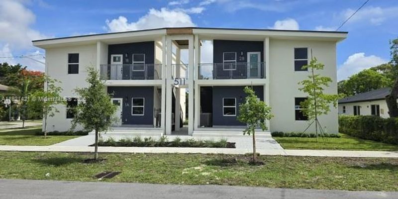 Hallandale Beach House: 511 SW 1st Ave