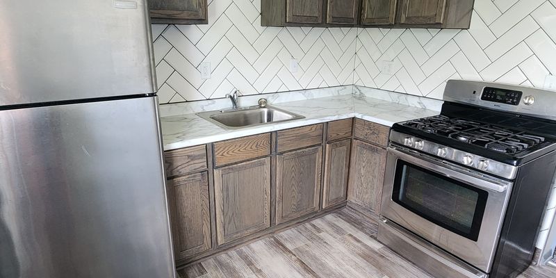 Milwaukee Apartment: 6810 W Morgan Ave