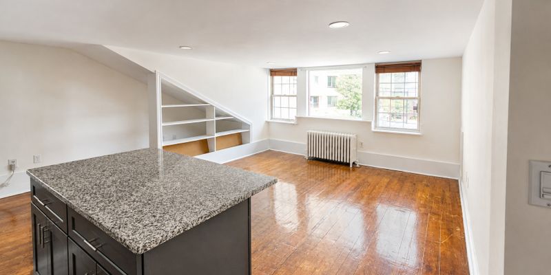 Baltimore Apartment: 20 W Franklin St