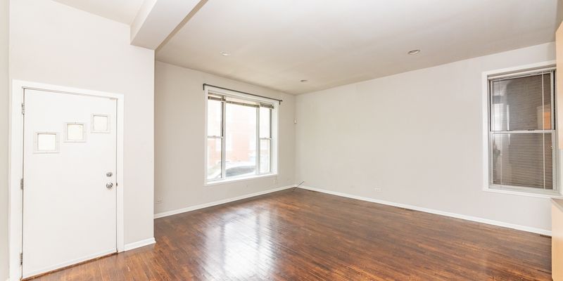 Chicago Condo: 2207 W Race Ave
