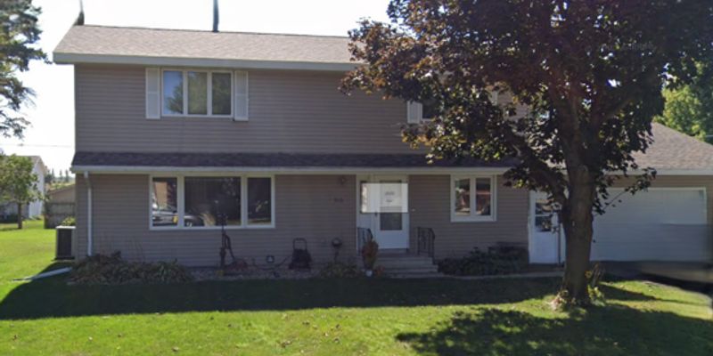 Racine House: 310 Minnesota St SE