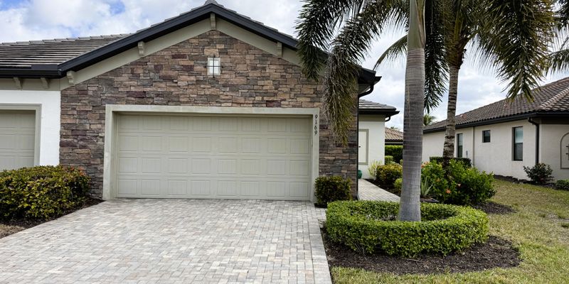 Naples House: 9169 Glenforest Dr