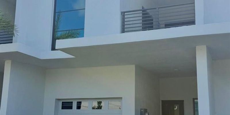 Hollywood House: 2511 Pierce St