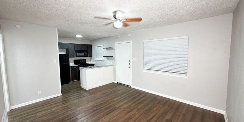 Lockhart Apartment: 137 Elm St