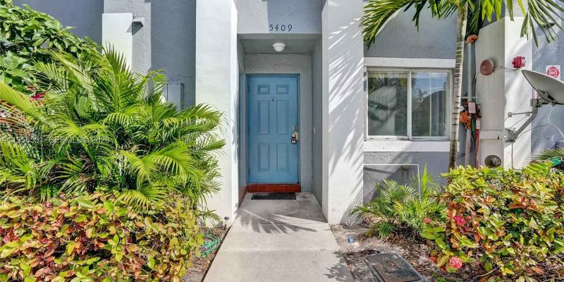 Pembroke Park Townhome: 5409 SW 41st St