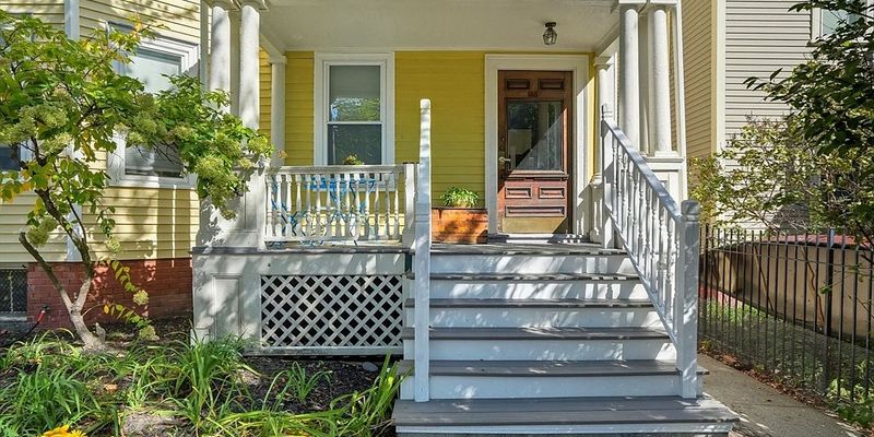 Cambridge Apartment: 1657 Cambridge St
