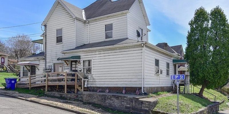 East Liverpool Apartment: 778 Dresden Ave