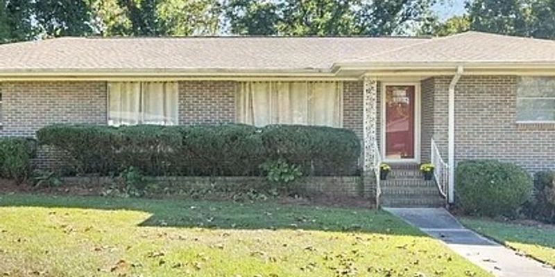 Fultondale House: 2516 Ridgewood Rd