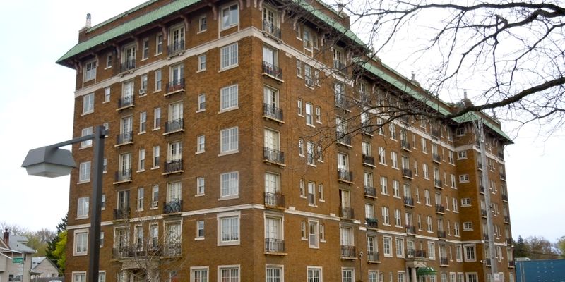 Fort Wayne Apartment: 2301 Fairfield Ave