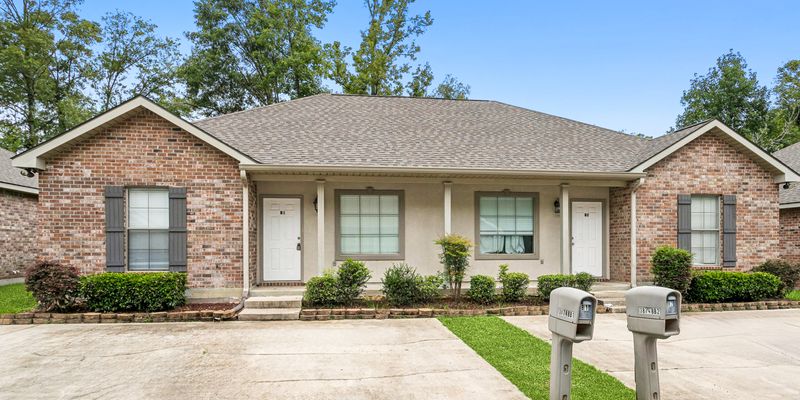 Ponchatoula House: 38757 Blailey Dr