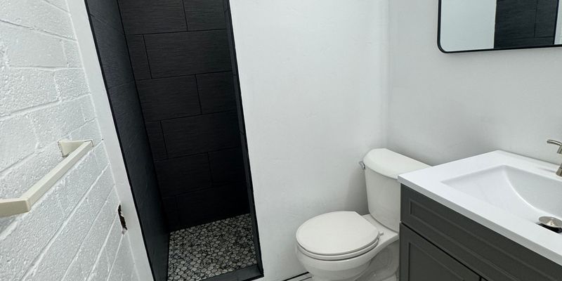 Aztec Apartment: 221 S Main Ave