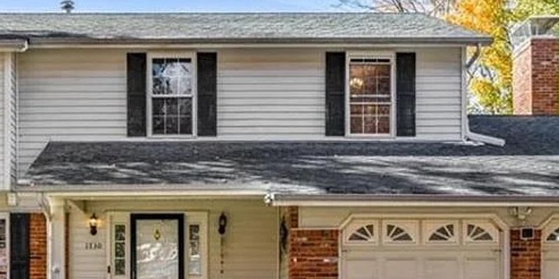 Manchester House: 1730 Woodmore Oaks Dr