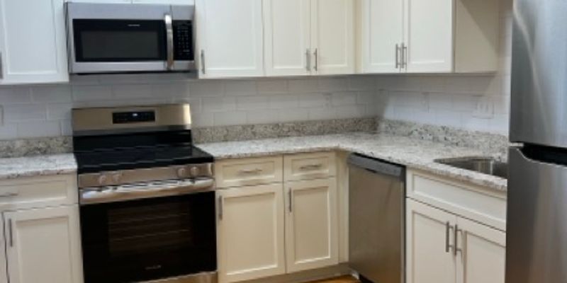 Pulaski Apartment: 500 Pico Terrace