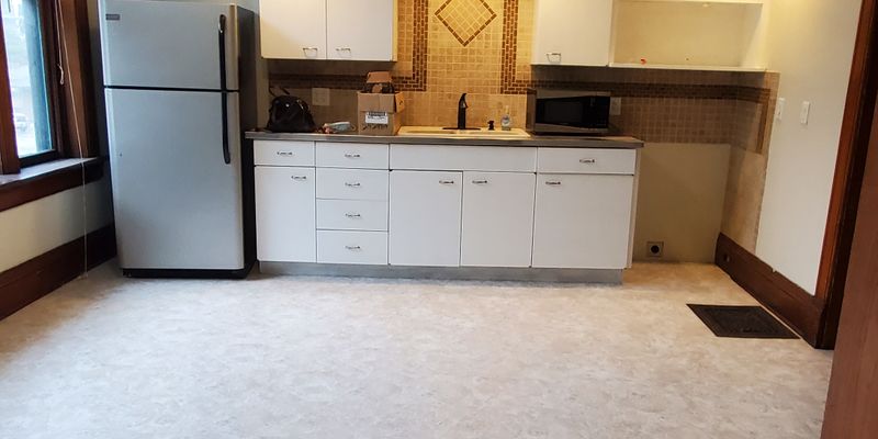 Dubuque Apartment: 422 Loras Boulevard