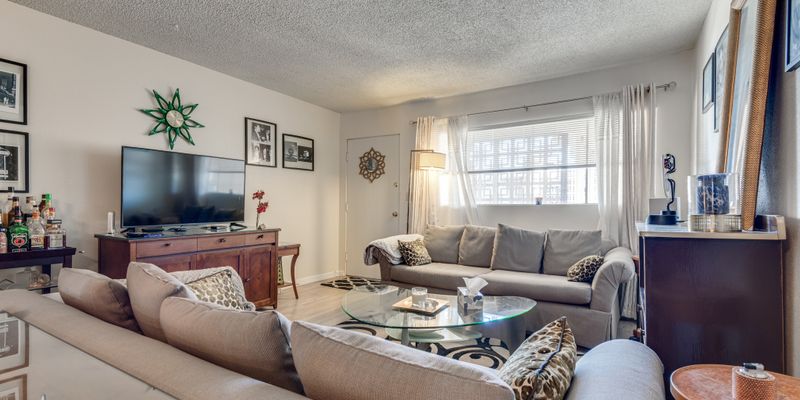 Las Vegas Apartment: 356 E Desert Inn Rd