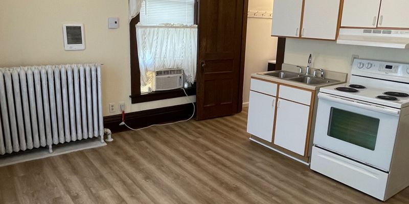Champaign Apartment: 618 W Church St
