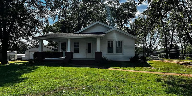 Greenville House: 6 New Dunham Bridge Rd