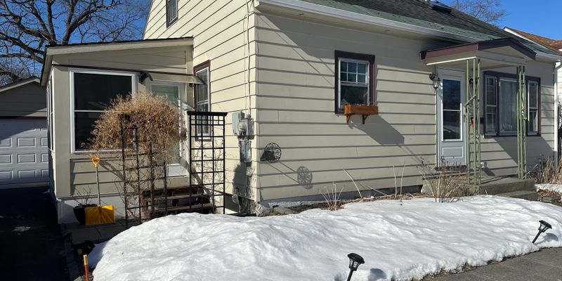 Burlington House: 72 Loaldo Dr