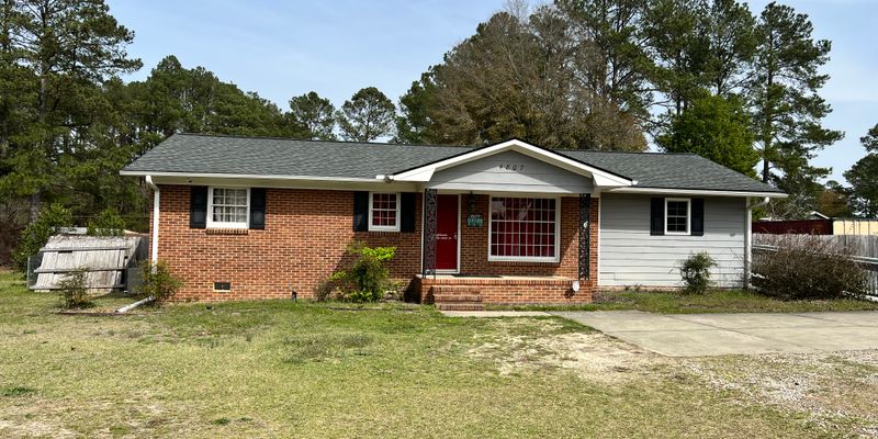 Hope Mills House: 4807 S Main St