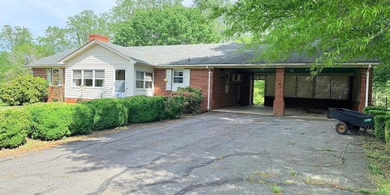 Jetersville House: 19410 Oakwood Ln