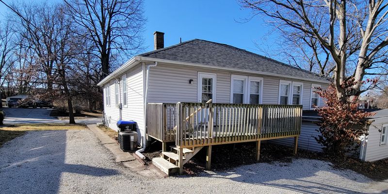 Bloomington House: 404 S Mc Clun St