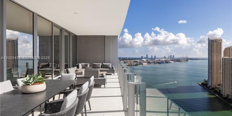 Miami Condo: 300 Biscayne Blvd Way