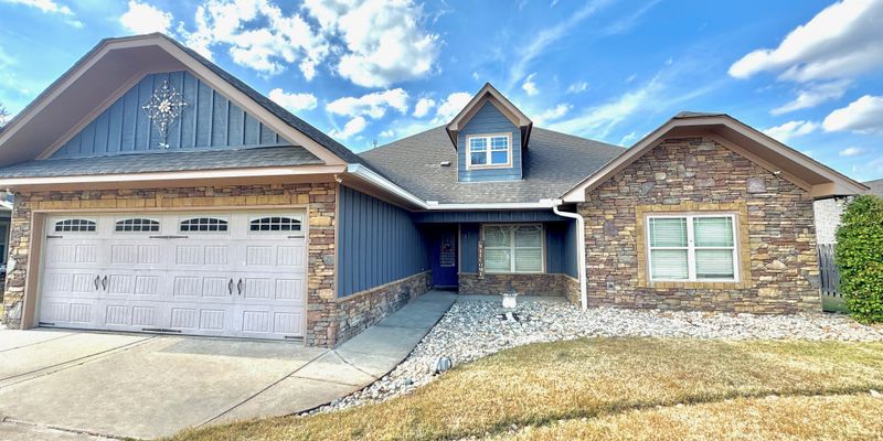 Pike Road House: 61 Boulder Dr