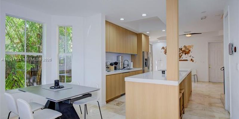 Coral Gables House: 4867 Ponce de Leon Blvd