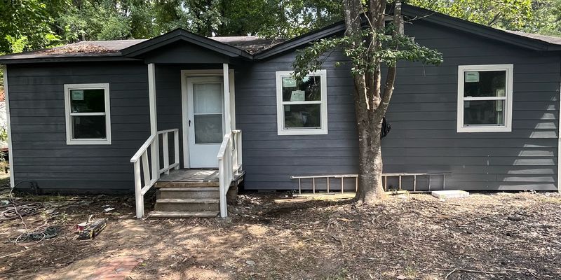 Monroe Apartment: 815 Marx St