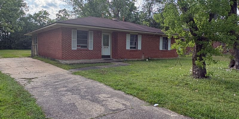 Montgomery House: 3264 Hackberry Ln