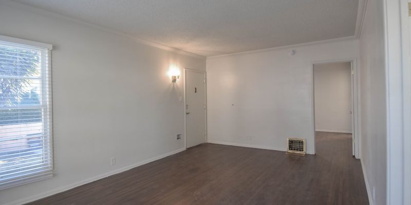Los Angeles Apartment: 4347 8th Avenue