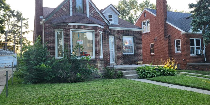 Detroit House: 19311 Freeland St