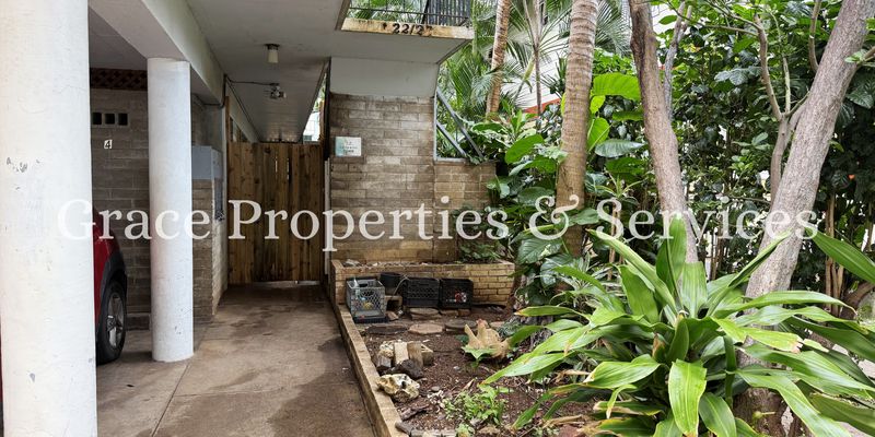 Honolulu Apartment: 2212 Aloha Dr