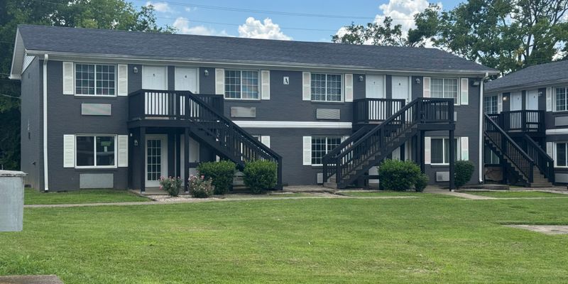 Bowling Green Apartment: 1367 Clay St