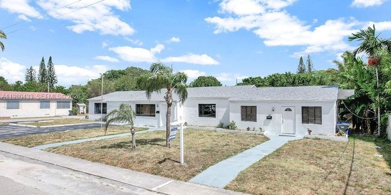 Hollywood Apartment: 2415 Pierce St