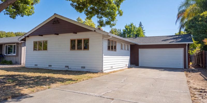 Sacramento House: 5351 Bonniemae Way